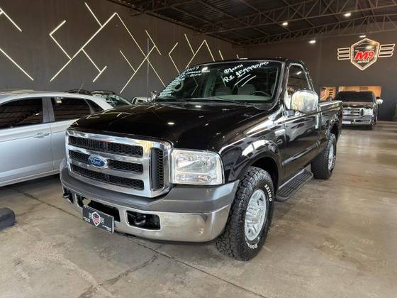 FORD F-250 3.9 XLT 4X2 CS DIESEL 2P MANUAL FORD F-250 3.9 XLT 4X2 CS DIESEL 2P MANUAL